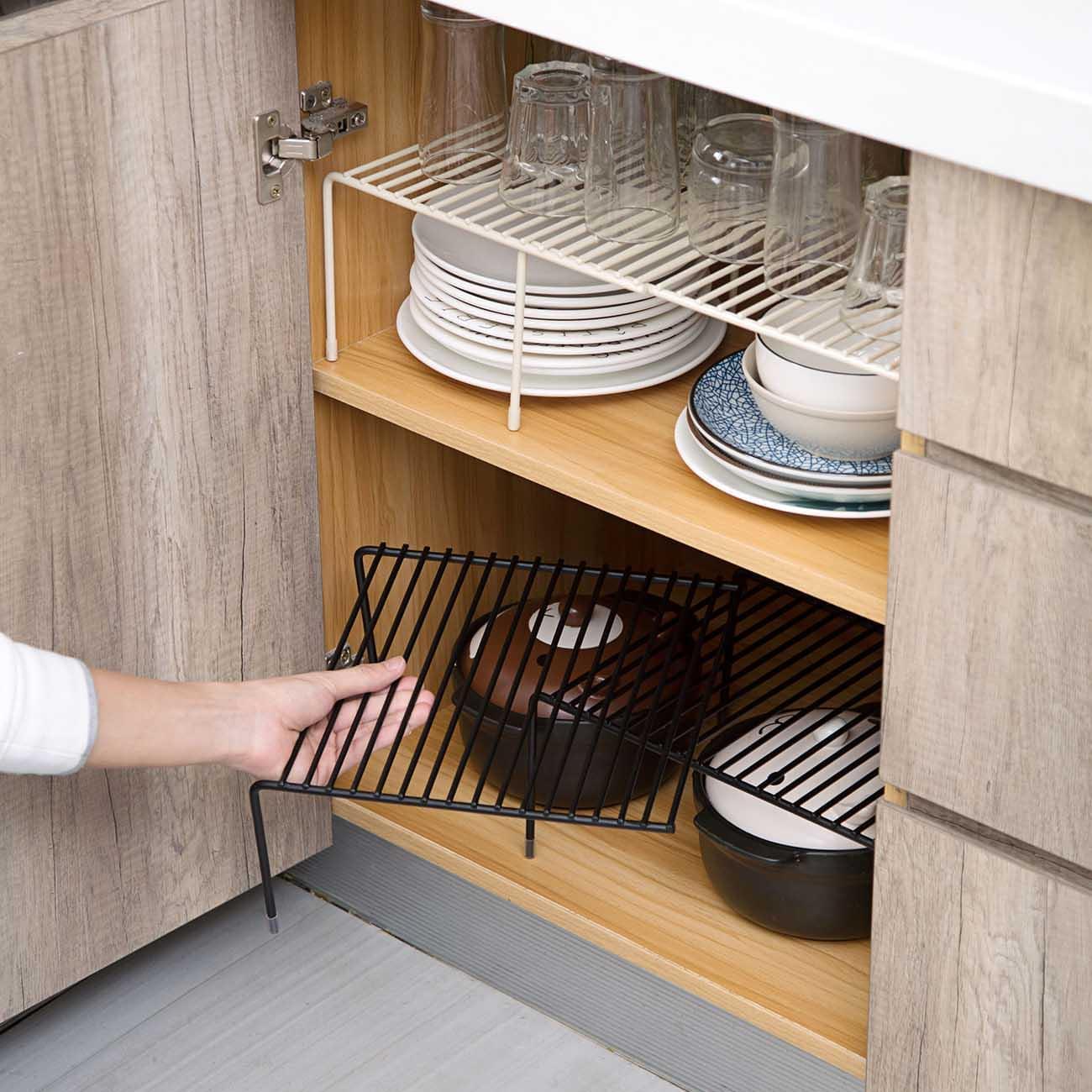 Adjustable storage shelf support, multifunction and adapts to all spaces